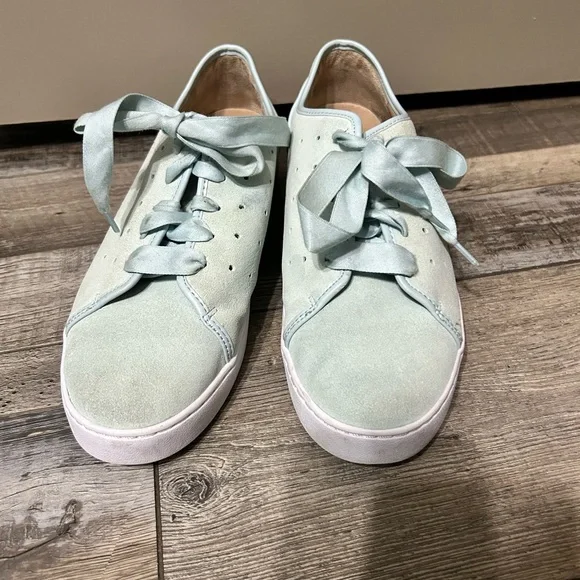 Vionic Keke women's supportive sneakers light blue suede with ribbon laces - Picture 3 of 7